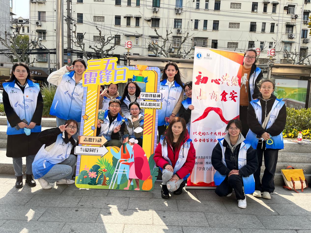 “赓续雷锋精神，绽放志愿风采”便民志愿服务活动现场